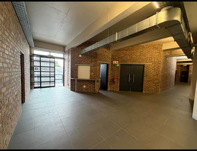 112M² BUILDING TO LET IN SALT RIVER